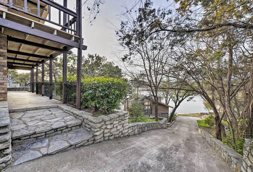 Bright N Breezy Waterfront Lake Granbury Getaway!