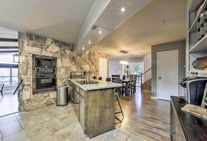 Bright N Breezy Waterfront Lake Granbury Getaway!
