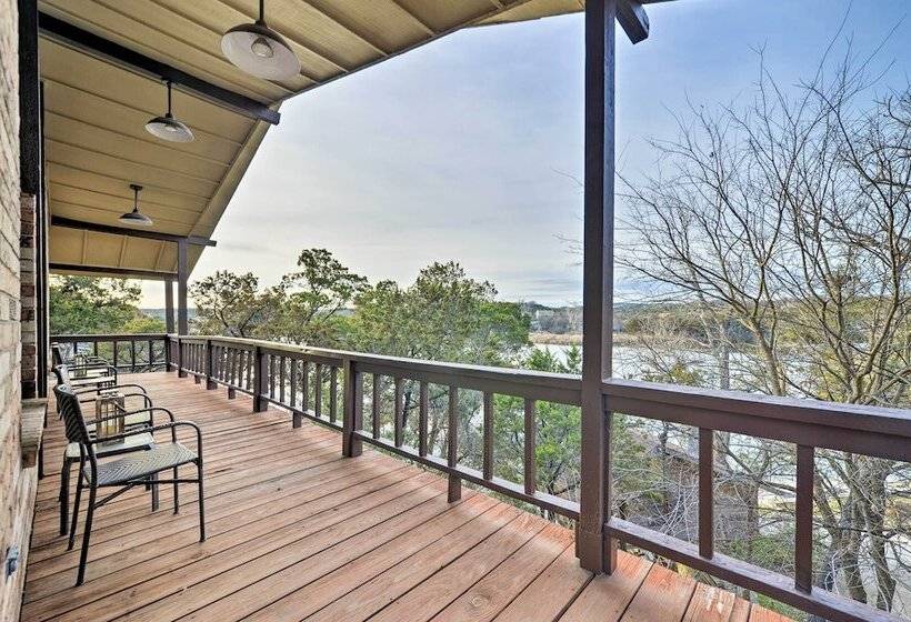 Bright N Breezy Waterfront Lake Granbury Getaway!