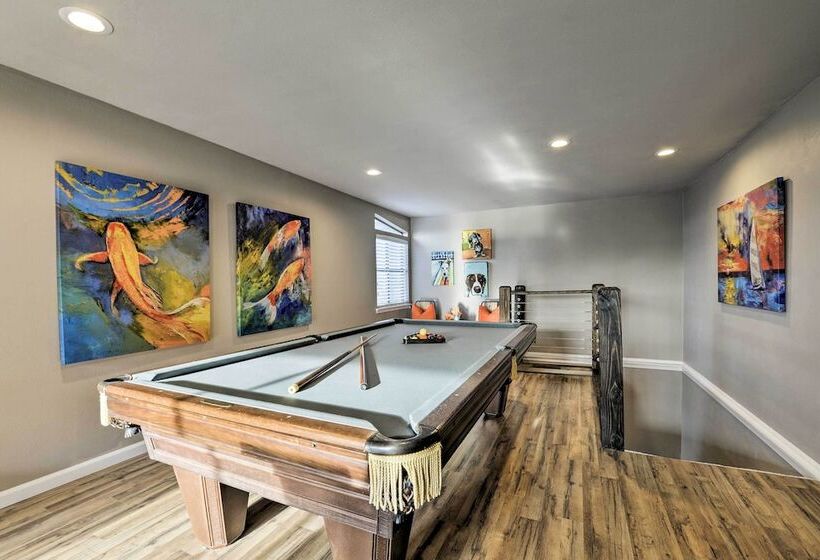 Bright N Breezy Waterfront Lake Granbury Getaway!