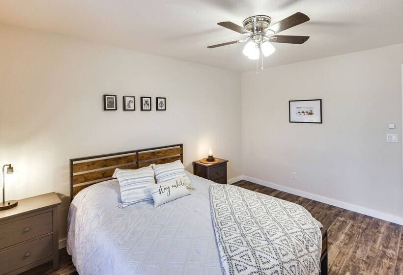 Bullhead City Oasis W/ Fire Pit + Mtn View!