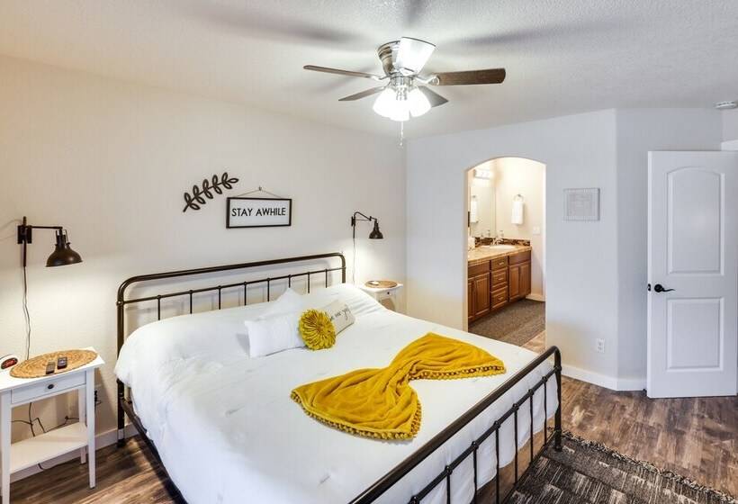 Bullhead City Oasis W/ Fire Pit + Mtn View!