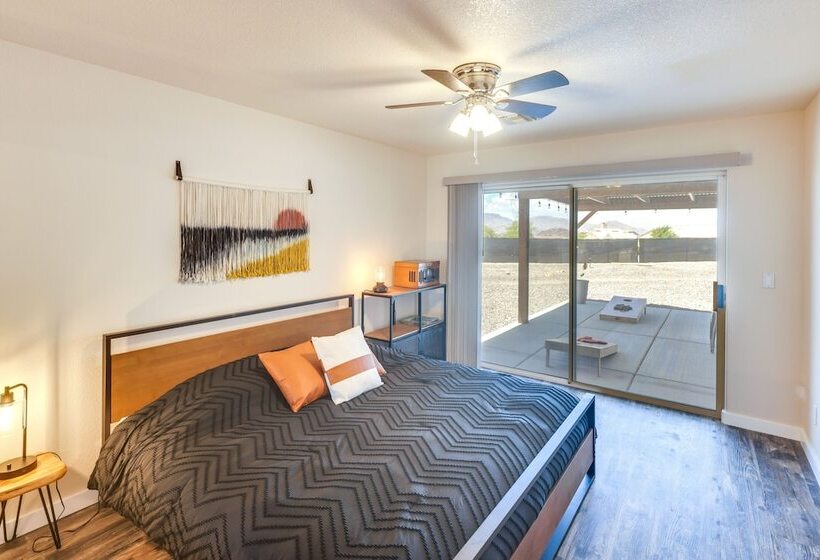 Bullhead City Oasis W/ Fire Pit + Mtn View!