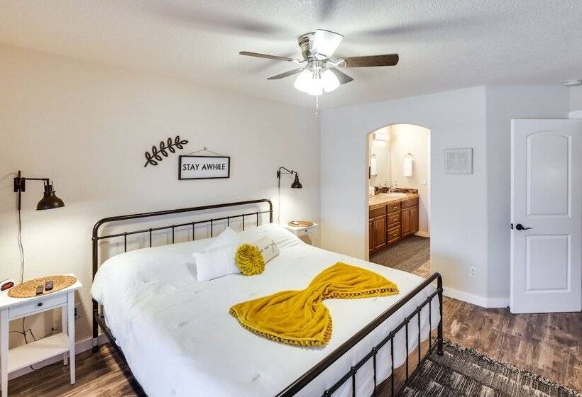 Bullhead City Oasis W/ Fire Pit + Mtn View!