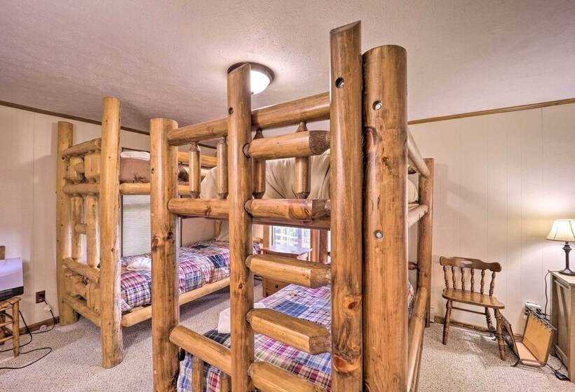 Hot Tub & Scenic Views: Beech Mountain Retreat