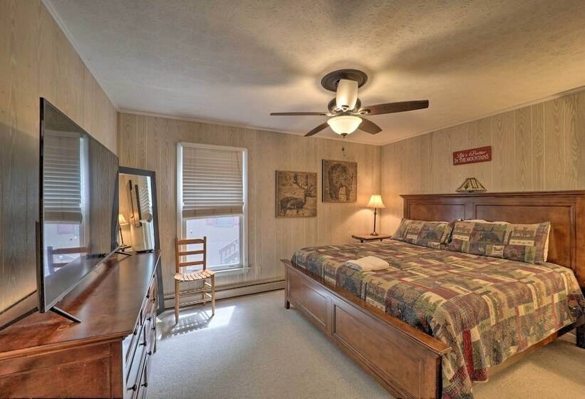 Hot Tub & Scenic Views: Beech Mountain Retreat