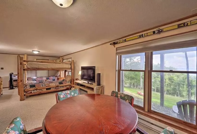 Hot Tub & Scenic Views: Beech Mountain Retreat