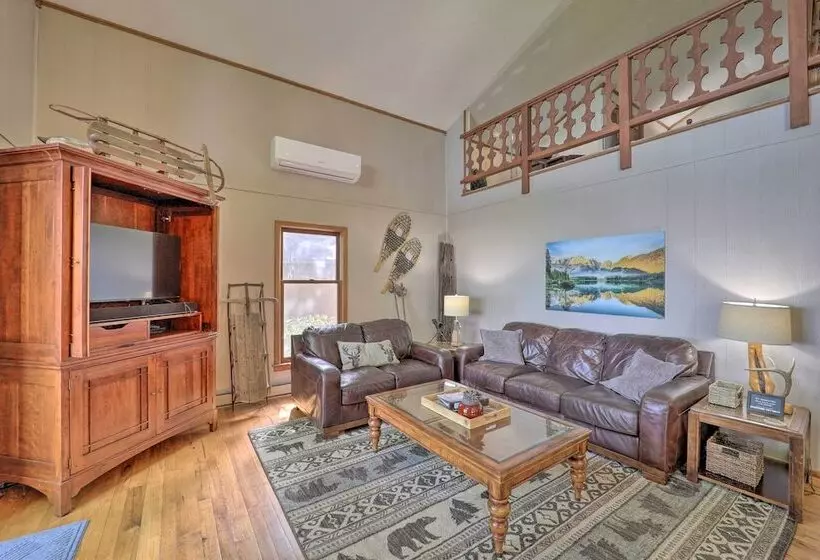 Hot Tub & Scenic Views: Beech Mountain Retreat