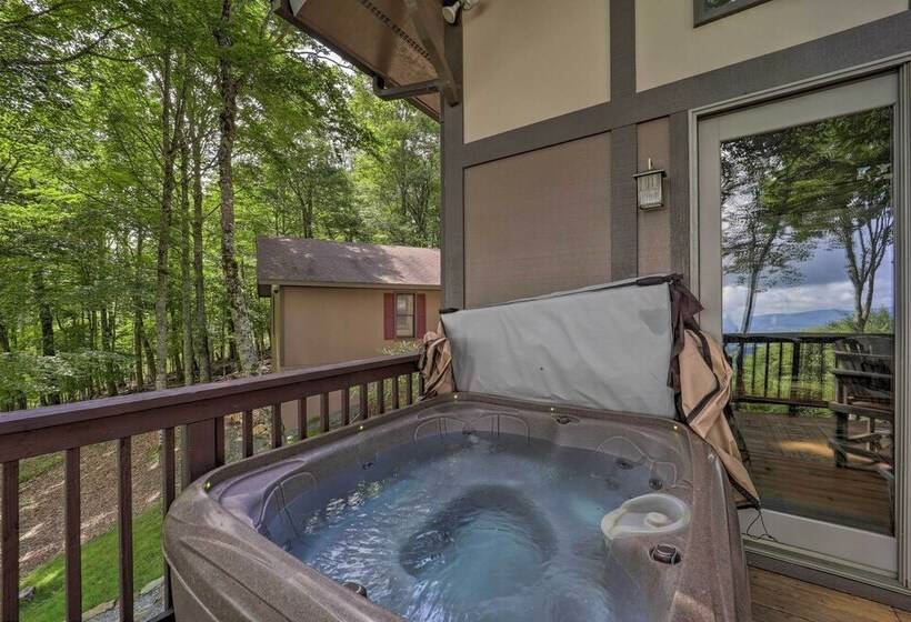 Hot Tub & Scenic Views: Beech Mountain Retreat