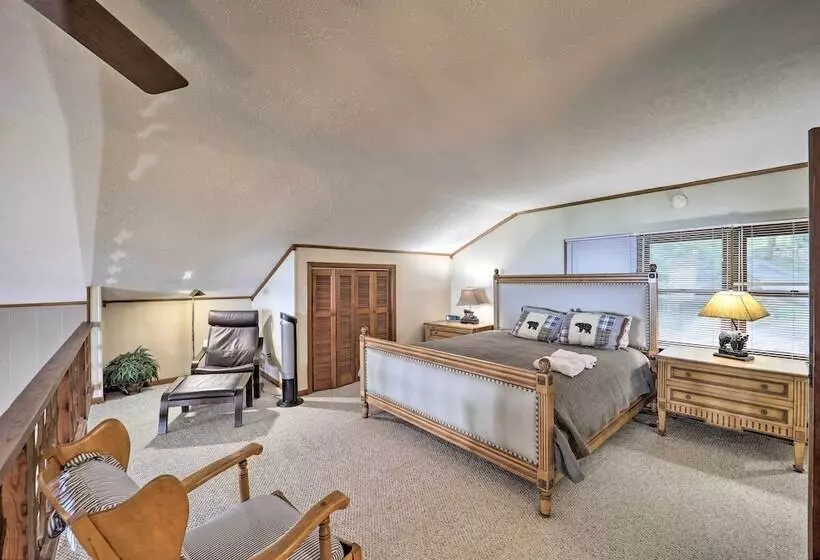 Hot Tub & Scenic Views: Beech Mountain Retreat