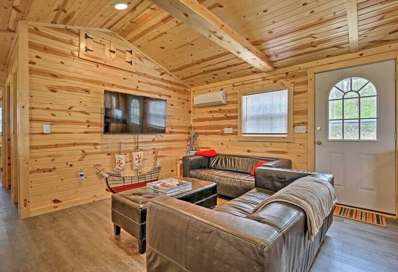 Cozy Bidwell Cabin W/ Deck: Trail & Creek Access!