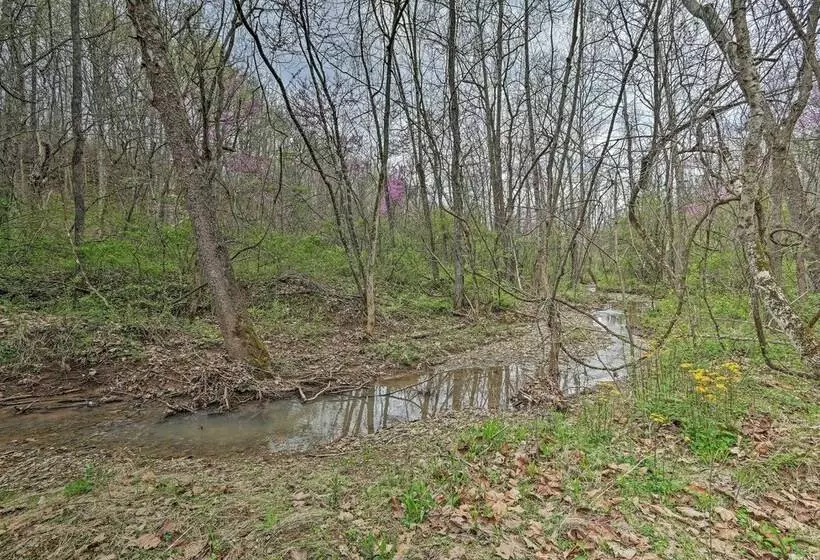 Cozy Bidwell Cabin W/ Deck: Trail & Creek Access!