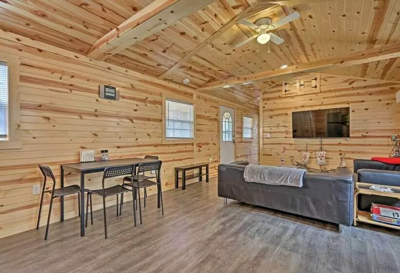 Cozy Bidwell Cabin W/ Deck: Trail & Creek Access!