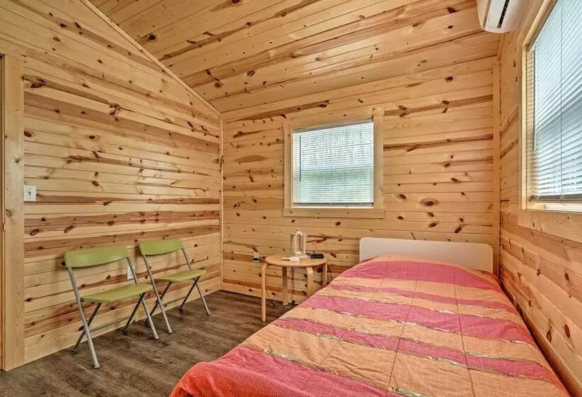 Cozy Bidwell Cabin W/ Deck: Trail & Creek Access!