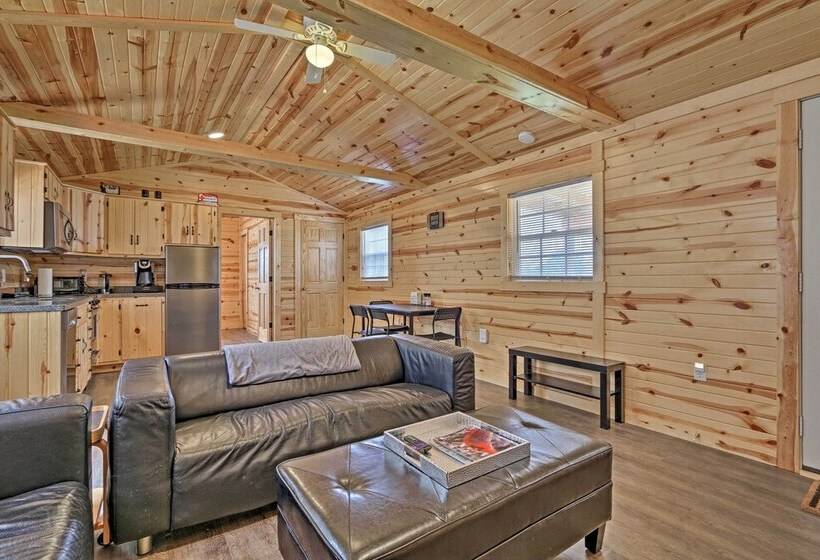 Cozy Bidwell Cabin W/ Deck: Trail & Creek Access!