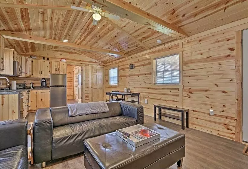 Cozy Bidwell Cabin W/ Deck: Trail & Creek Access!