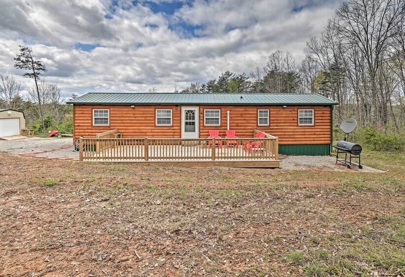 Cozy Bidwell Cabin W/ Deck: Trail & Creek Access!