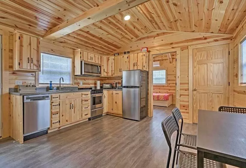 Cozy Bidwell Cabin W/ Deck: Trail & Creek Access!