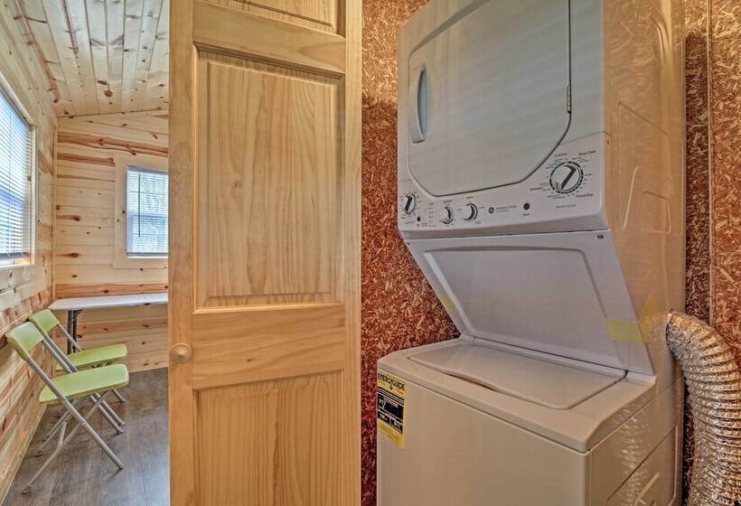 Cozy Bidwell Cabin W/ Deck: Trail & Creek Access!