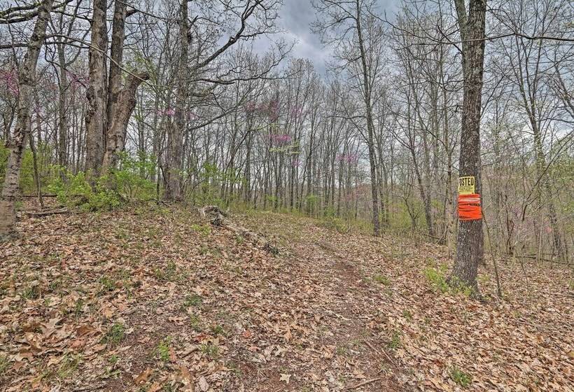 Cozy Bidwell Cabin W/ Deck: Trail & Creek Access!
