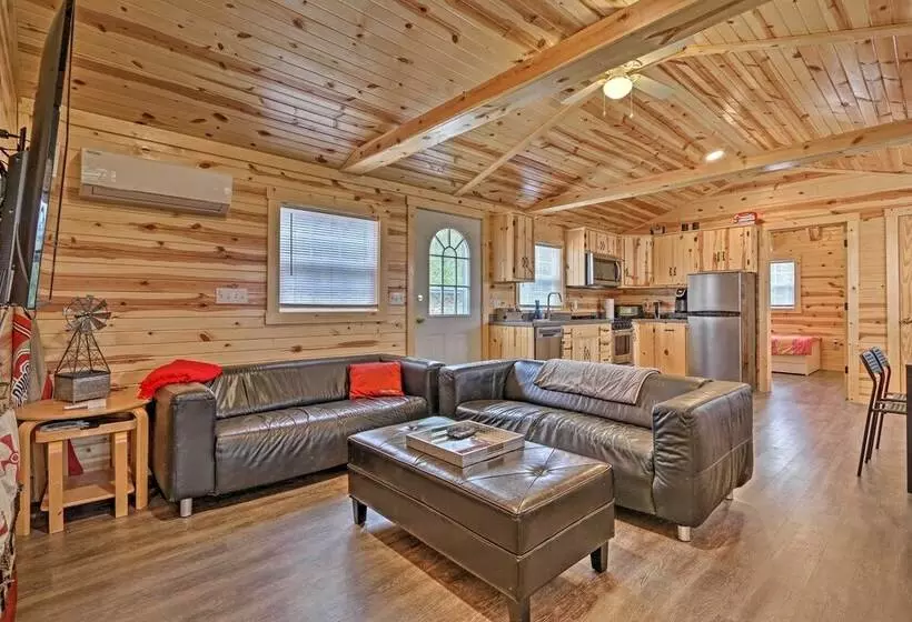 Cozy Bidwell Cabin W/ Deck: Trail & Creek Access!