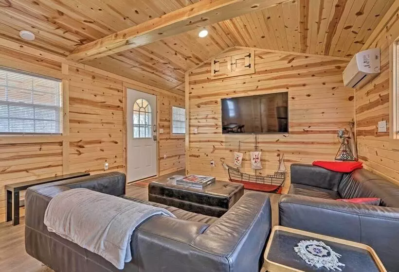 Cozy Bidwell Cabin W/ Deck: Trail & Creek Access!