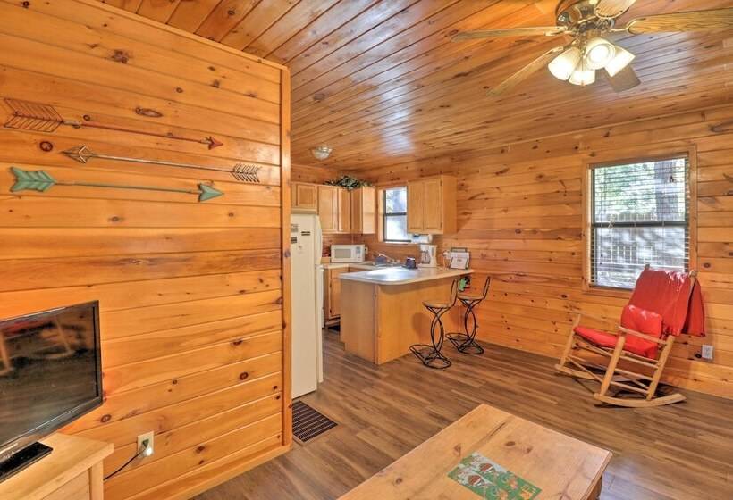 Cozy Cabin W/ Hot Tub   4 Mi To Broken Bow Lake!