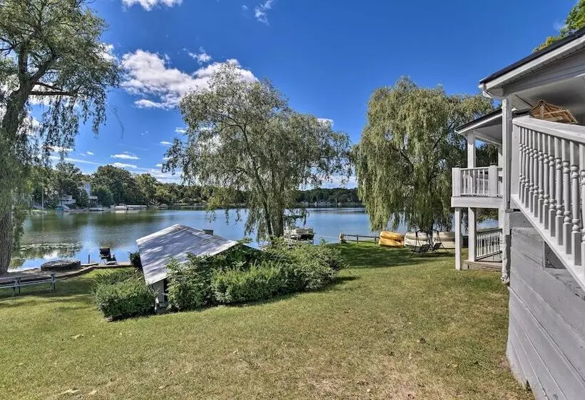 Cozy Lakefront Lapeer House W/ 2 Paddle Boats!