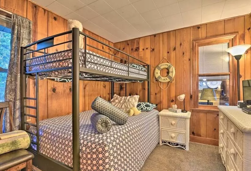 Cozy Lakefront Lapeer House W/ 2 Paddle Boats!