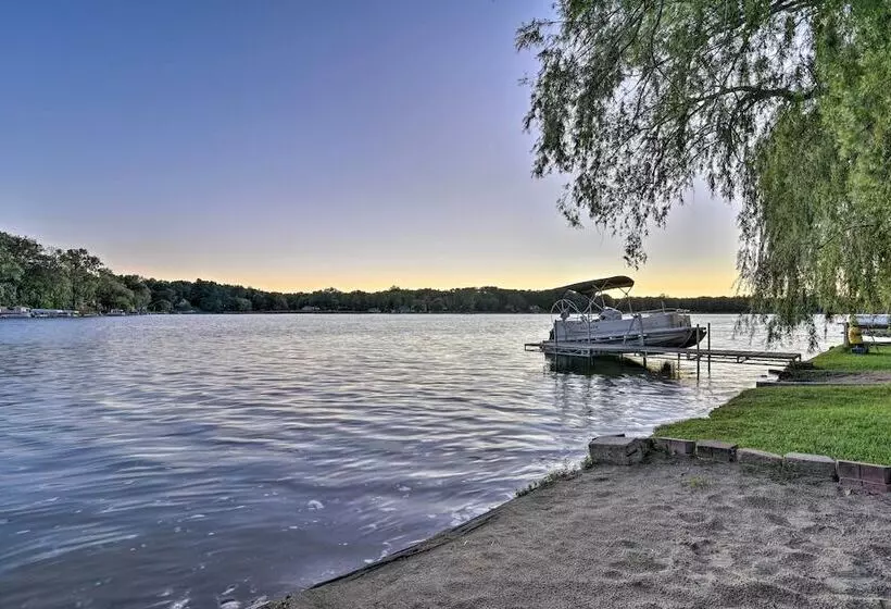 Cozy Lakefront Lapeer House W/ 2 Paddle Boats!