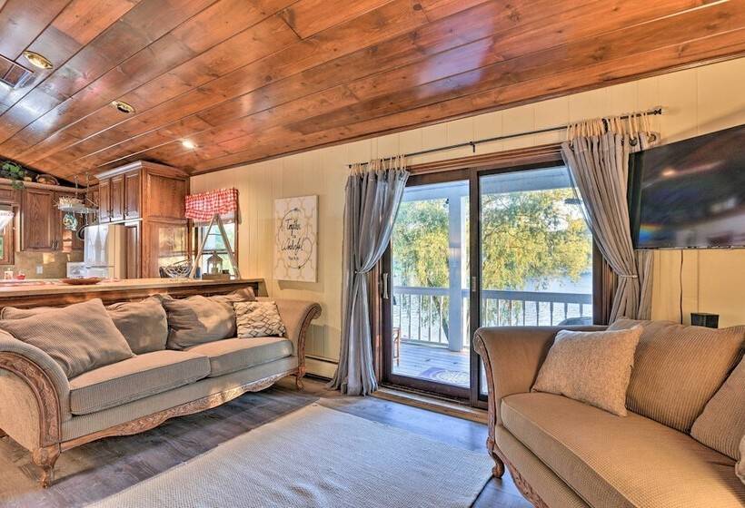 Cozy Lakefront Lapeer House W/ 2 Paddle Boats!