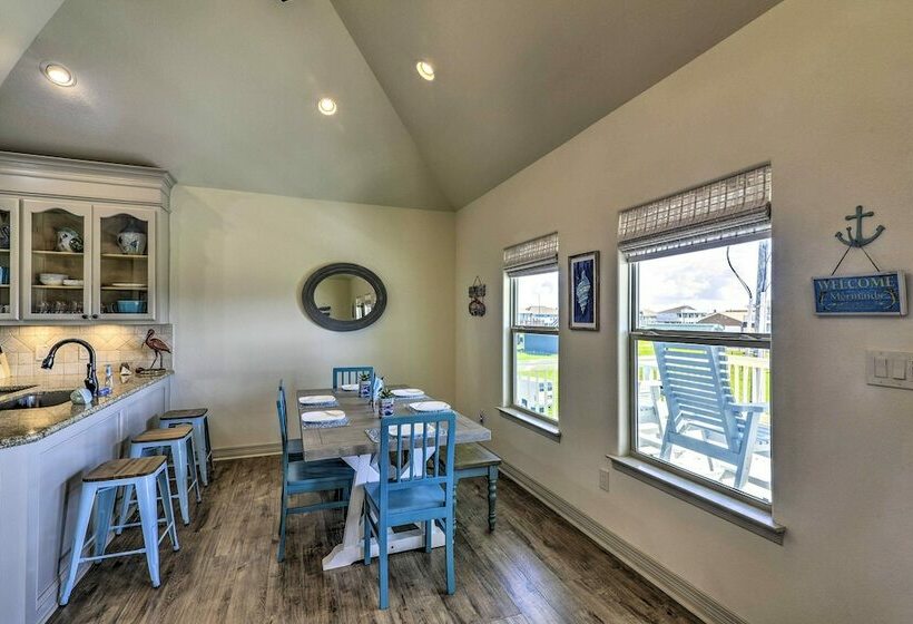 Walk To Shore: Family Retreat In Crystal Beach!