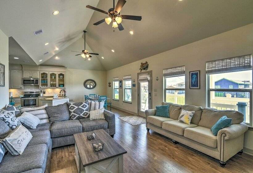 Walk To Shore: Family Retreat In Crystal Beach!