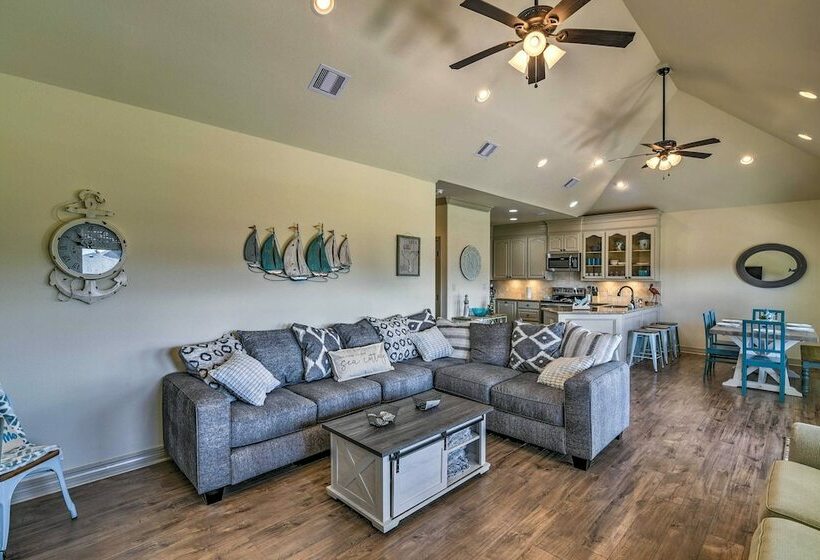 Walk To Shore: Family Retreat In Crystal Beach!