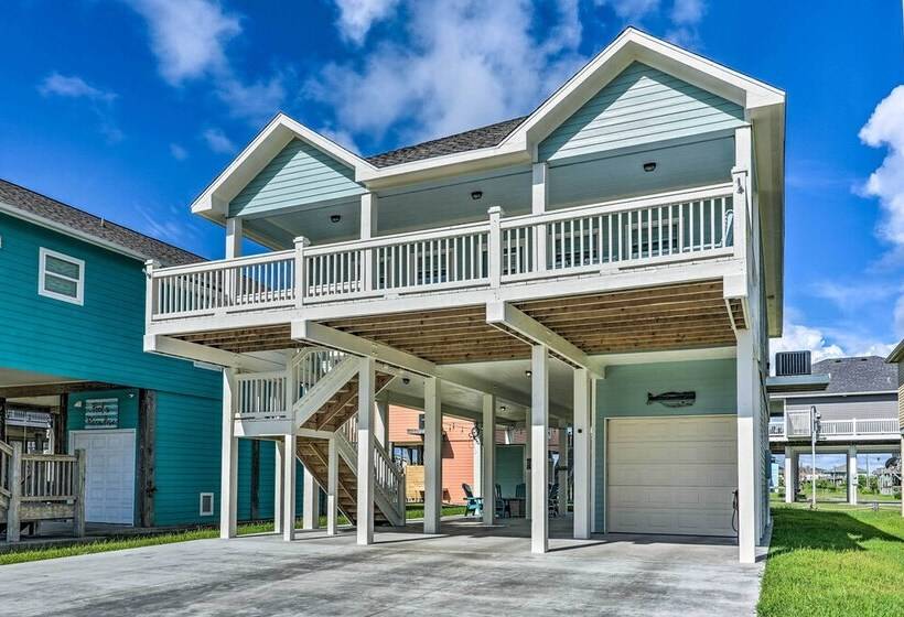 Walk To Shore: Family Retreat In Crystal Beach!