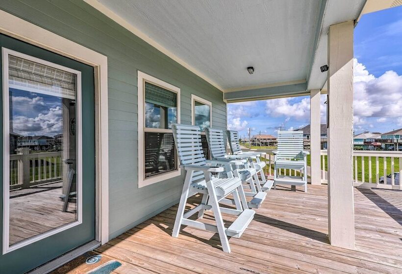 Walk To Shore: Family Retreat In Crystal Beach!