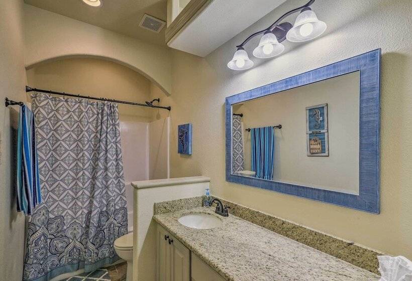 Walk To Shore: Family Retreat In Crystal Beach!