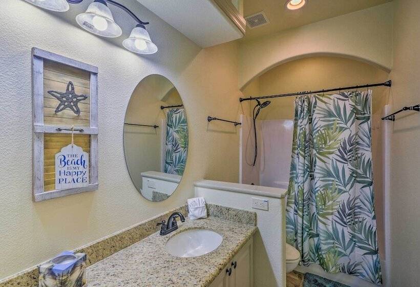 Walk To Shore: Family Retreat In Crystal Beach!