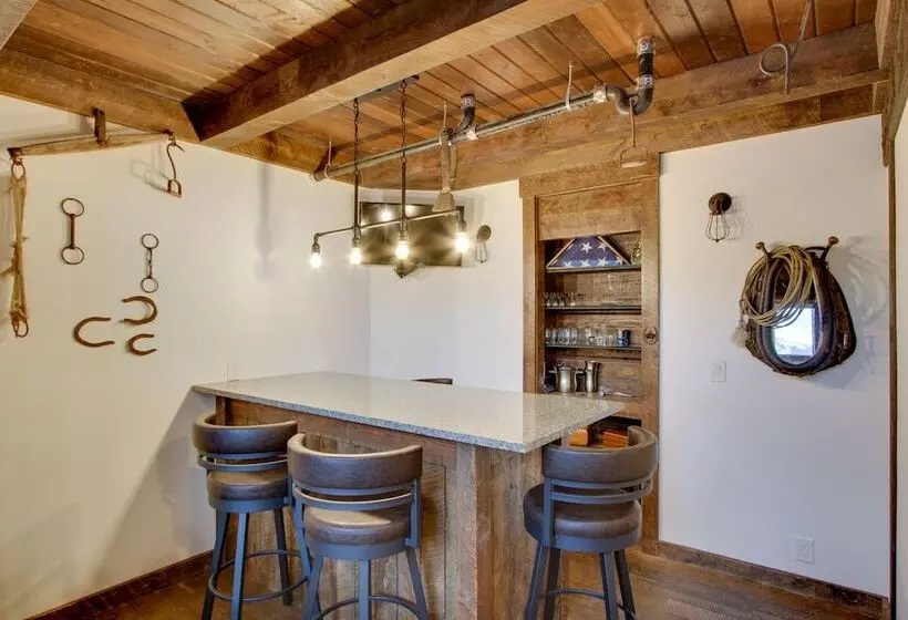 Dazzling Cle Elum Home W/ Game Room & Fire Pit!