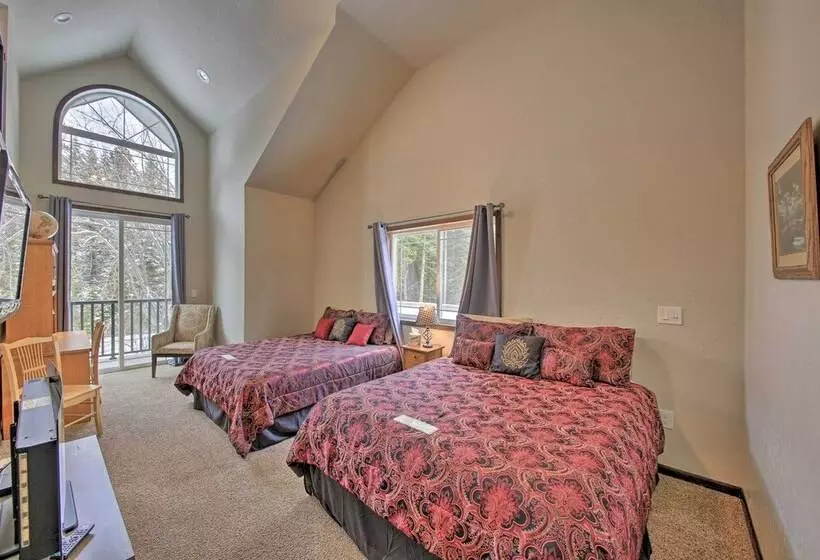 Expansive Group Lake House W/ Private Hot Tub!