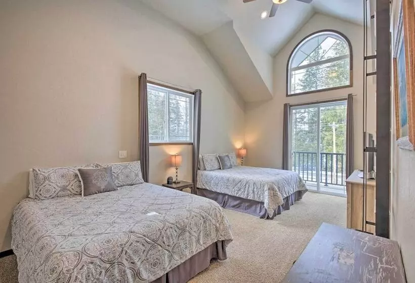 Expansive Group Lake House W/ Private Hot Tub!