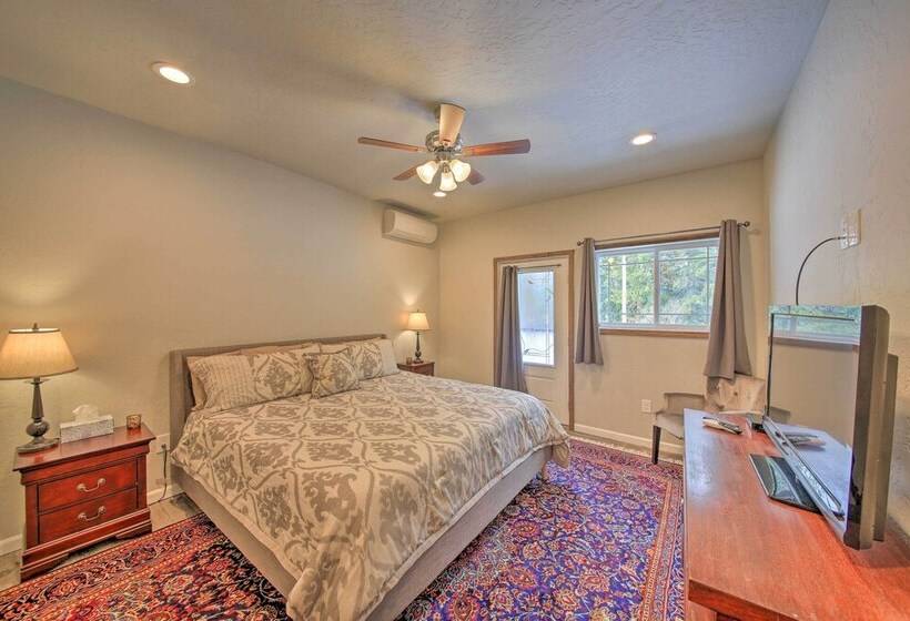 Expansive Group Lake House W/ Private Hot Tub!