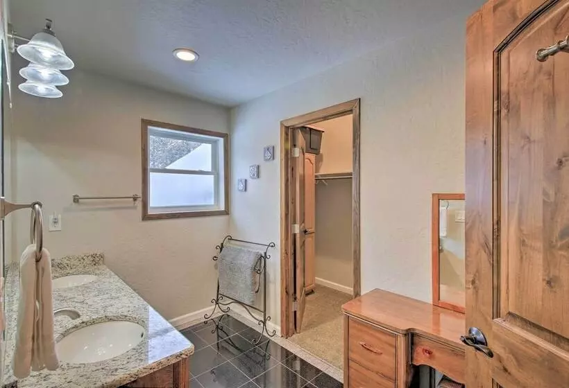 Expansive Group Lake House W/ Private Hot Tub!