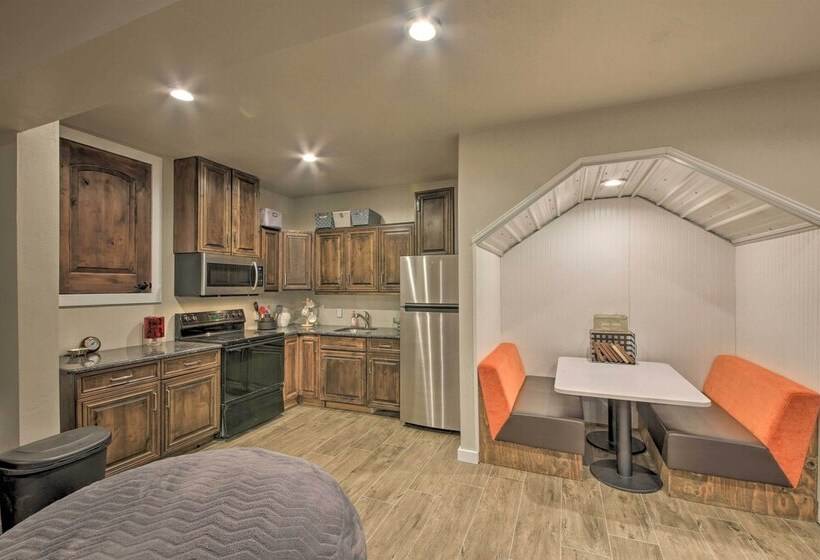 Expansive Group Lake House W/ Private Hot Tub!