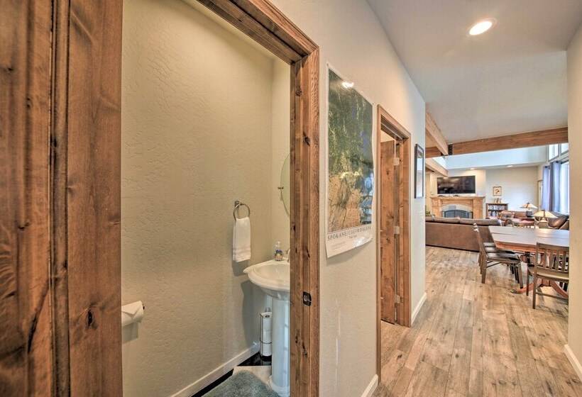 Expansive Group Lake House W/ Private Hot Tub!