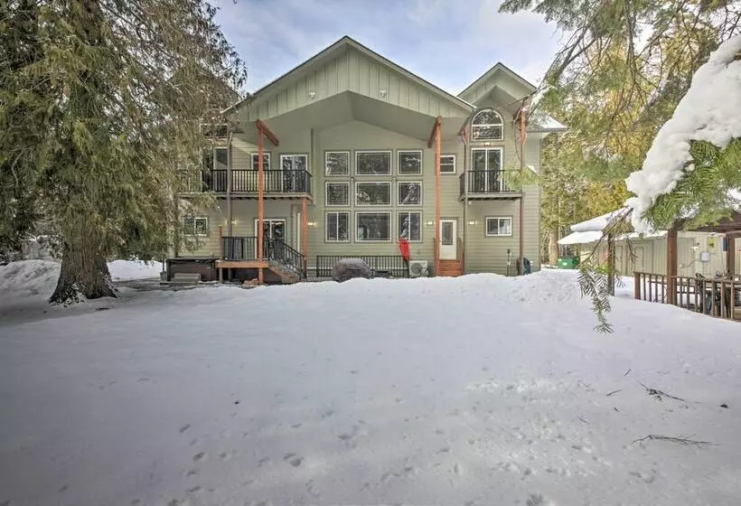 Expansive Group Lake House W/ Private Hot Tub!