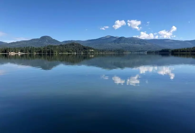 Expansive Group Lake House W/ Private Hot Tub!