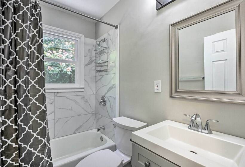 Family Friendly Atlanta Home ~ 3 Mi To Downtown!