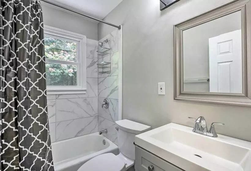 Family Friendly Atlanta Home ~ 3 Mi To Downtown!