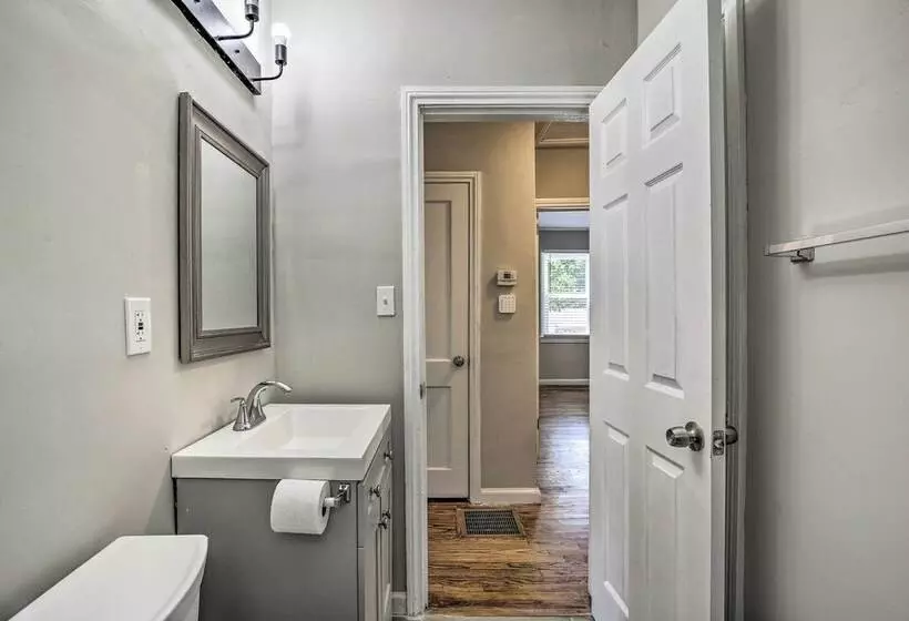 Family Friendly Atlanta Home ~ 3 Mi To Downtown!